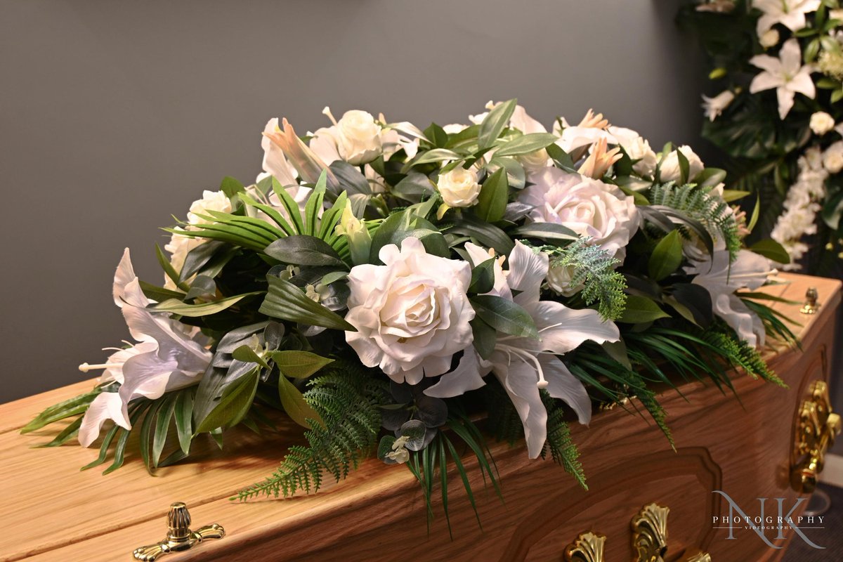 BCM_Funerals's tweet photo. This Week we have been working on some new photo shots at our Ashton branch getting some new photos of our artificial flowers we hire out to families. We have a wide range of lettering and coffin toppers available
#Flower #flowers #funeralflowers #artificialflowers #flowerhire https://t.co/gSNfm2wCQA