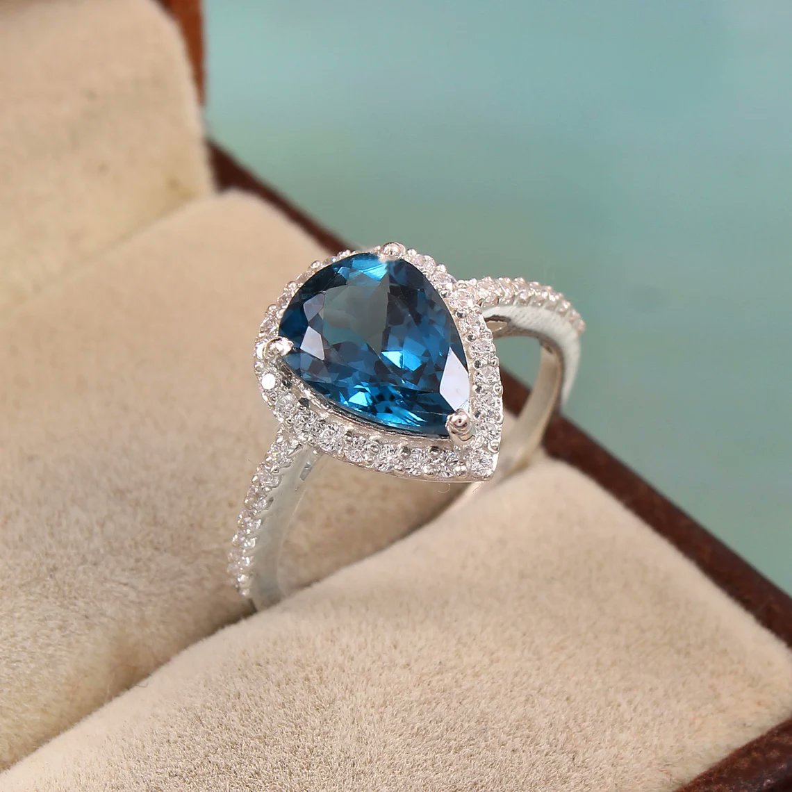 Honeyhandlooms's tweet image. Check out Natural Blue Topaz Gemstone 925 Sterling Silver Ring Vintage Engagement Ring ebay.com/itm/3882319660… #eBay via @eBay #naturalgemstones #naturalgems #925silverring #naturalgemstonesjewelry #natural #giftforher #gifting #giftideas #marriage