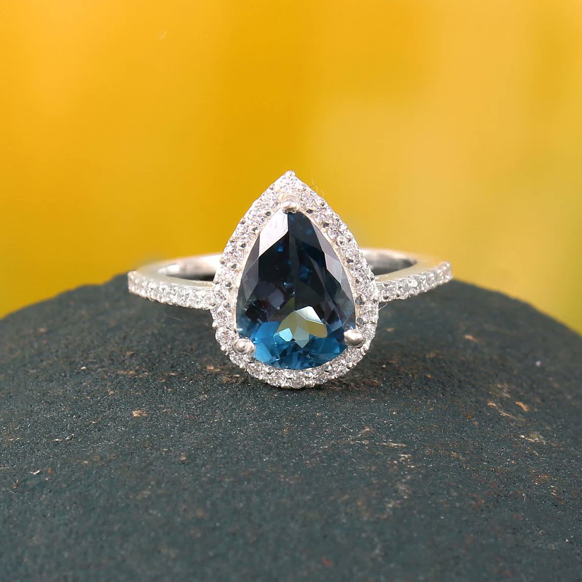 Honeyhandlooms's tweet image. Check out Natural Blue Topaz Gemstone 925 Sterling Silver Ring Vintage Engagement Ring ebay.com/itm/3882319660… #eBay via @eBay #naturalgemstones #naturalgems #925silverring #naturalgemstonesjewelry #natural #giftforher #gifting #giftideas #marriage