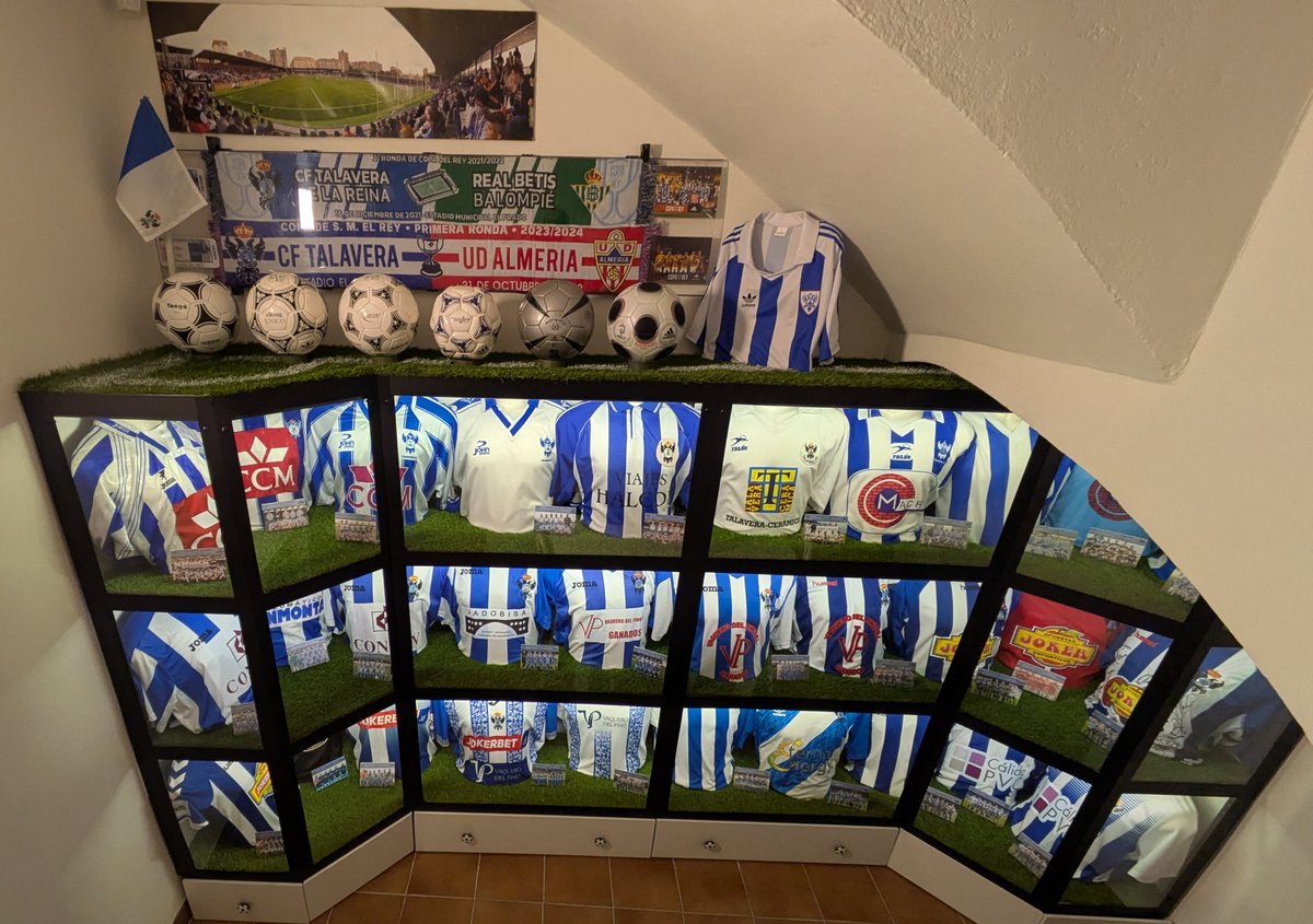 Actualizo colección de #CamisetasBlanquiazules.
Muchas joyas del Talavera CF y todas las primeras equipaciones del <a href="/CFTalavera/">CF Talavera de la Reina 🏺</a>, incluidos sus padres (R. Talavera y Sampru)

Gracias a todos los que colaboráis vendiendo, regalando o prestando camisetas.
Si tienes alguna escríbeme.