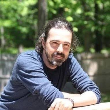 İktidar hukuksuzlukta hız kesmiyor!

Gazeteciler #TimurSoykan ve #MuratAğırel sabah ifade vermek için savcılığa gideceklerini bildirmişken şafak operasyonu ile gözaltına alındılar. 

Evlerinde arama yapıldı, dijital materyallerine el konuldu.

Gazetecileri kriminalize etmekle