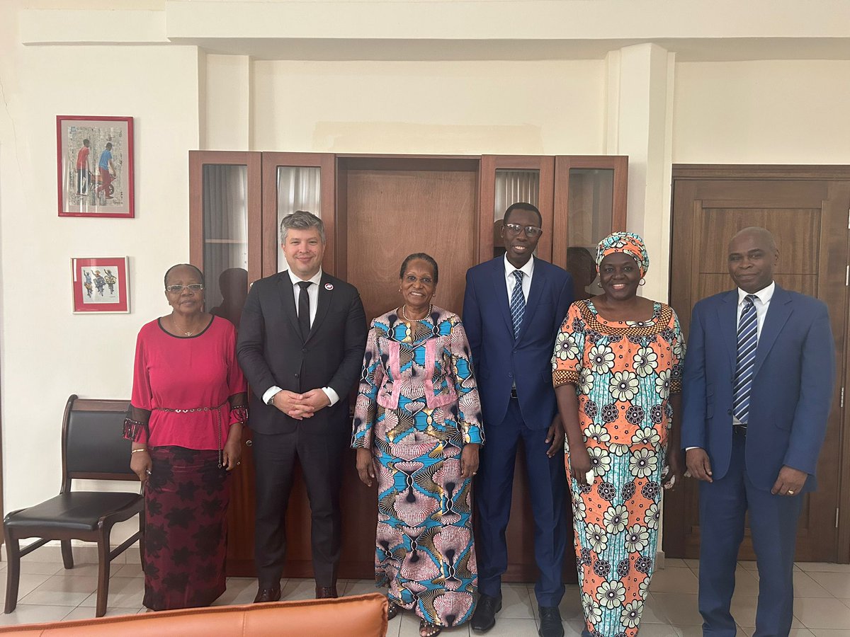 cosse_thomas's tweet photo. 🇨🇬 Mission ++ à Brazza :
👉 53 #VIES en soutien à une diversité de partenariats et d'enjeux
👉 des programmes soutenus par @francediplo : V-Forets #DENVA #TEVO
👉une dynq appuyée par @ambafran_congo ac l'equipe🇫🇷 et 🇪🇺
👉des perspectives pr 📈 les echanges de VIES 🇫🇷🤝🇨🇬 https://t.co/37XCDy8XJO
