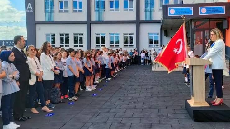 ozgunkocaeli's tweet image. ÇOCUĞUNUZUN YANINDA MISINIZ, YOKSA ÇOCUĞUNUZUN YERİNE Mİ YÜRÜYORSUNUZ? ozgunkocaeli.com.tr/makale/2450225… 

#yasemindemirkol #bilnet #çocuk #anne #baba #ebeveyn