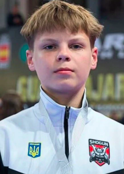 Muita gente aplaude o gesto de um miúdo ucraniano de 13 anos que se recusou a partilhar o pódio com o miúdo russo que o derrotou numa competição de karaté.

O gesto é puramente devido ao facto de o adversário ser russo.

Se me surpreende? Não. Em Portugal, conheço relatos