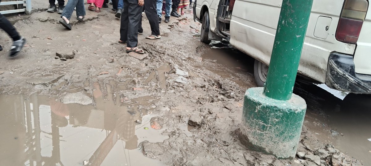 यो धरहरा अगाडि देखि RNAC सम्म को फुड पाथ नदेखे को होकि नदेखेजस्तो गरेको हो  राजधानी को मुटु महानगर नजिकै को यो फुड पाथ बनाउने जिम्मेवारी कस्को हो🤔?