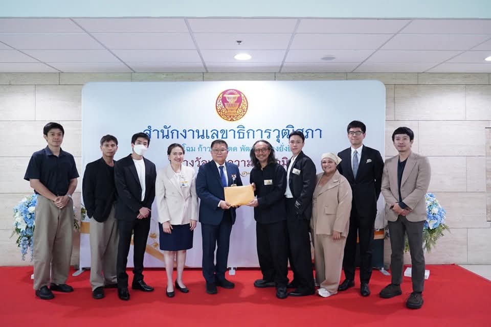 Bnique23's tweet photo. คุณภูมิภัทร  ถาวรศิริ และตัวแทน สมาคมนักแสดง (ประเทศไทย)  เข้าหารือเรื่องกฎหมายแรงงาน สวัสดิภาพความปลอดภัยในกองถ่ายของนักแสดงและทีมงาน
ทรงคุณเขาได้มาก

#TOSAA
#สมาคมนักแสดงแห่งประเทศไทย 
#สวัสดิภาพคนทำงานกองถ่าย https://t.co/OiP7d1VYE4