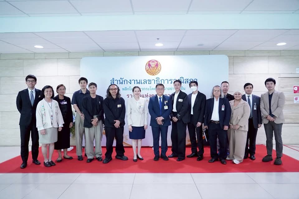 Bnique23's tweet photo. คุณภูมิภัทร  ถาวรศิริ และตัวแทน สมาคมนักแสดง (ประเทศไทย)  เข้าหารือเรื่องกฎหมายแรงงาน สวัสดิภาพความปลอดภัยในกองถ่ายของนักแสดงและทีมงาน
ทรงคุณเขาได้มาก

#TOSAA
#สมาคมนักแสดงแห่งประเทศไทย 
#สวัสดิภาพคนทำงานกองถ่าย https://t.co/OiP7d1VYE4