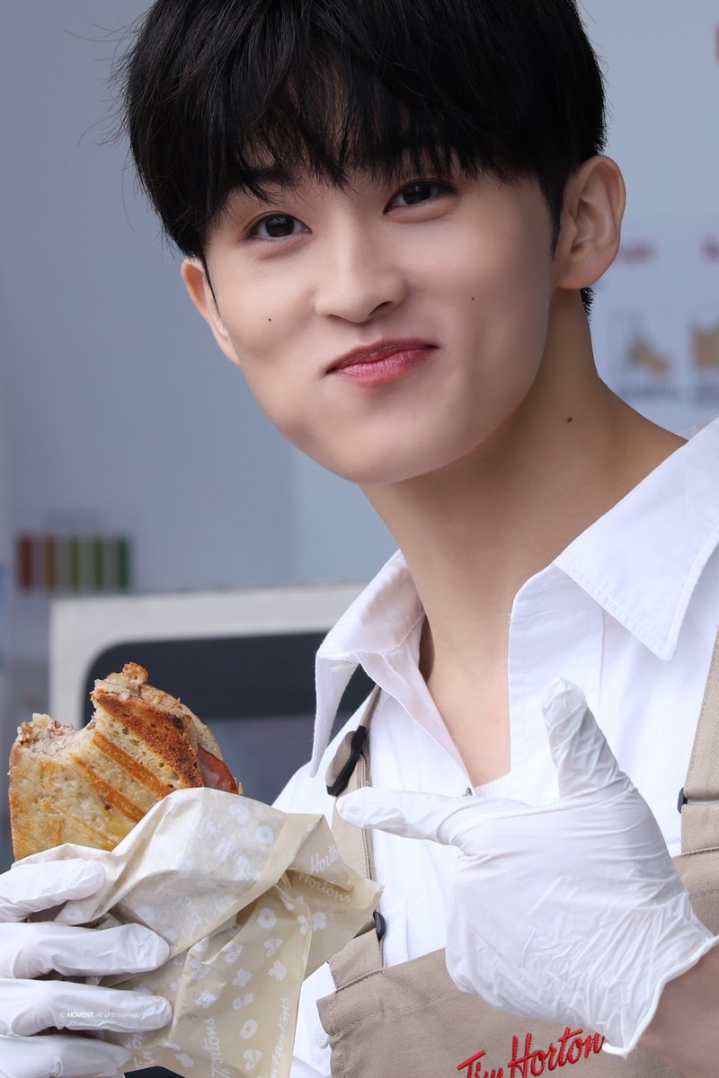 250409 

식전 기도하는데 왜 이렇게 예뻐

#마크 #MARK #マーク