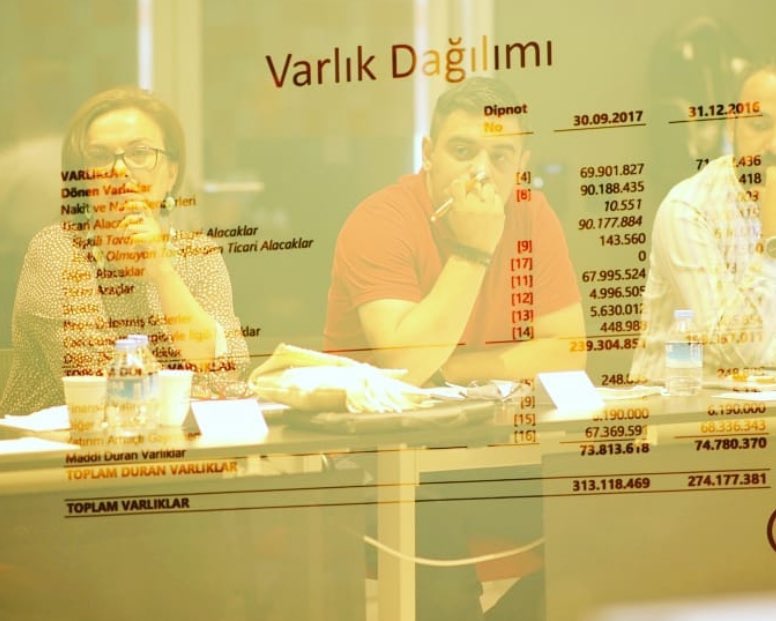 Anlaşılır Ekonomi vefat etmiştir .. Yaktın içimizi Yunus kardeşim .. güzel kalpli evladım .. inanılmaz üzgünüm .. ölüm gence yakışmıyor .. Allah ailesine sabırlar versin .. mekanın cennet olsun 🙏🥺