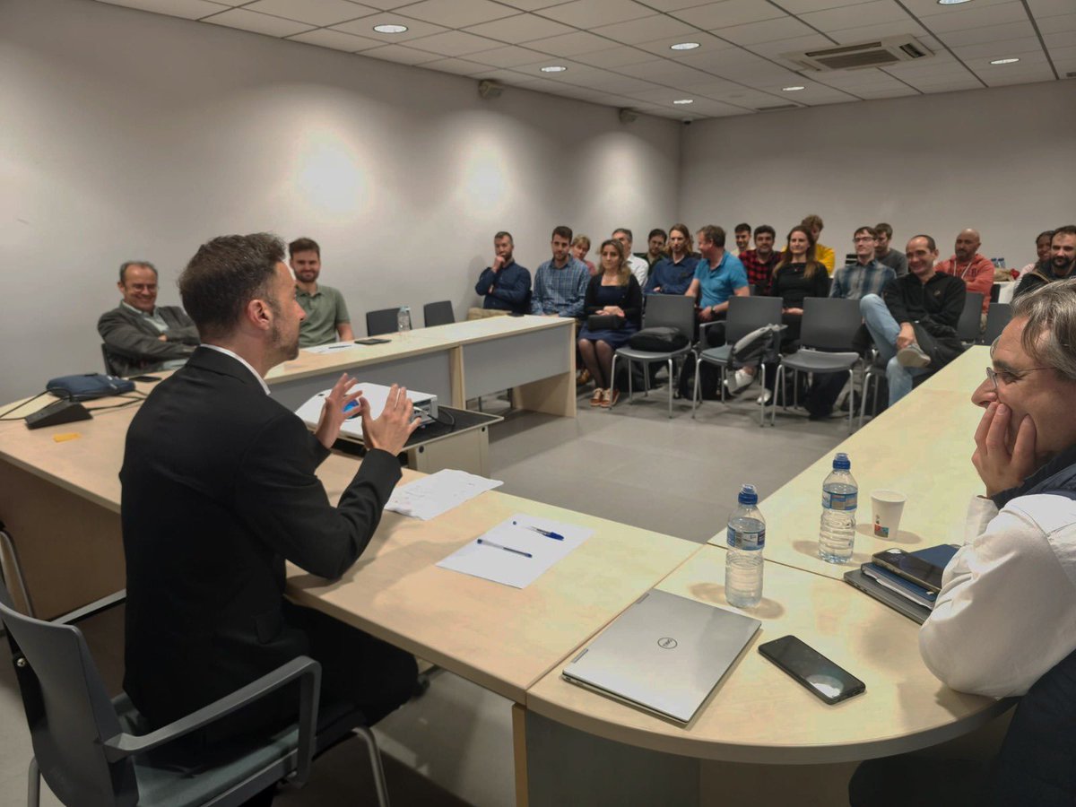 AjCornellaTerri's tweet photo. 🌱Avui Cornellà del Terri ha estat punt de trobada de la innovació energètica europea. Hem acollit una reunió del projecte europeu RESCHOOL amb representants d’Holanda, Grècia, Suècia i altres països que, com nosaltres, treballen per impulsar comunitats energètiques. https://t.co/xHMOIDbMJV