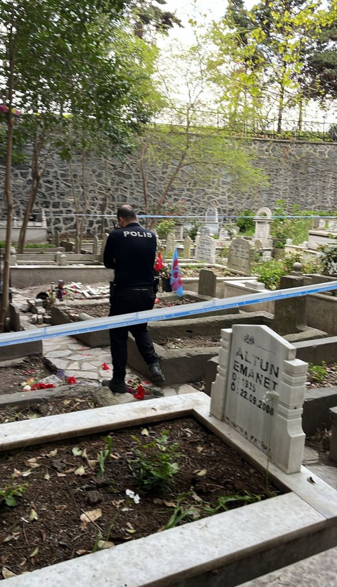 Bu kötülük falan değil bu dümdüz o*rospu çocukluğu.Bunu yapan her kimse şeref yoksunu,ahlaksız asla ıslah falan olmaz bir adidir.Bu çocuğu yaşarken zaten koruyamadık biz,bu hale getirenin bahcesini Allah bin türlü belasını versin! #MattiaAhmetMinguzzi 
#AhmetMinguzziEmsalOlsun