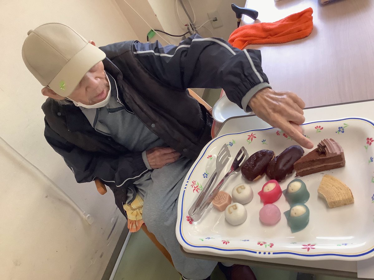 suikeinosato's tweet photo. 本日のおやつは食べたい物をセレクト🍰🥮👈
各々夢中になって選ばれておりました☺️

#多少棟 https://t.co/krndAHlt4j