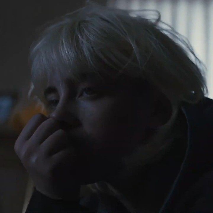 venuscomett's tweet image. hi, just a reminder that in male fantasy, billie talks about pornography, therapy, eating, and a girl she used to be friends with years ago, all because she's trying to distract herself from a relationship she can't get over, and she's pretending to be okay