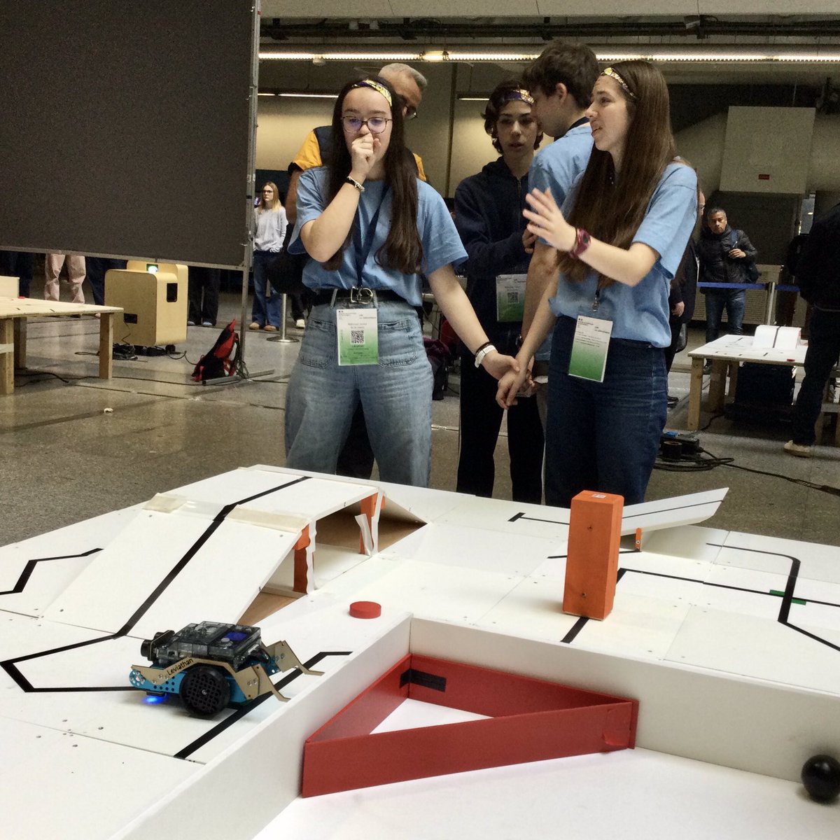 À la <a href="/citedessciences/">Cité des sciences et de l'industrie</a> , la #RobocupJunior2025 bat son plein ! 
Les élèves de <a href="/RAIledeFrance/">Région académique Île-de-France</a> engagés dans cette compétition de #robotique font preuve de motivation et de talent 👏👏👏
Merci à leurs enseignants. 
#Rescue
#Soccer
#OnStage
<a href="/Academie_Paris/">Académie de Paris</a> <a href="/AcCreteil/">Académie de Créteil</a> <a href="/acversailles/">Académie de Versailles</a>