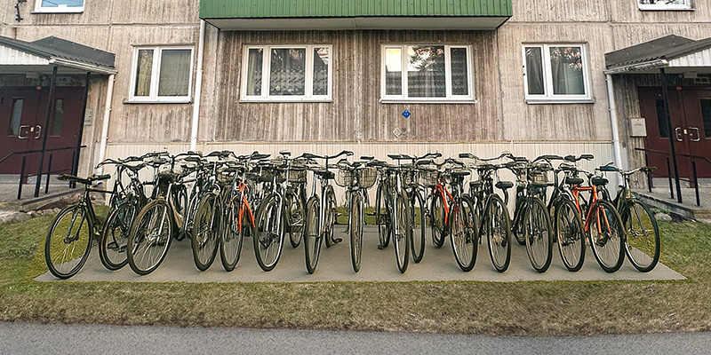 1,5 aasta pärast peab uute ja oluliselt renoveeritavate kortermajade juurde rajama ka rattaparkla, kus iga korteri kohta on 2 parkimiskohta. See tähendab Mustamäe näitel 5-k majal 30 kohta ja 9-k majal 54 parkimiskohta trepikoja kohta. Täismahus lugu siin: parempoolsed.ee/2025/04/07/poe…