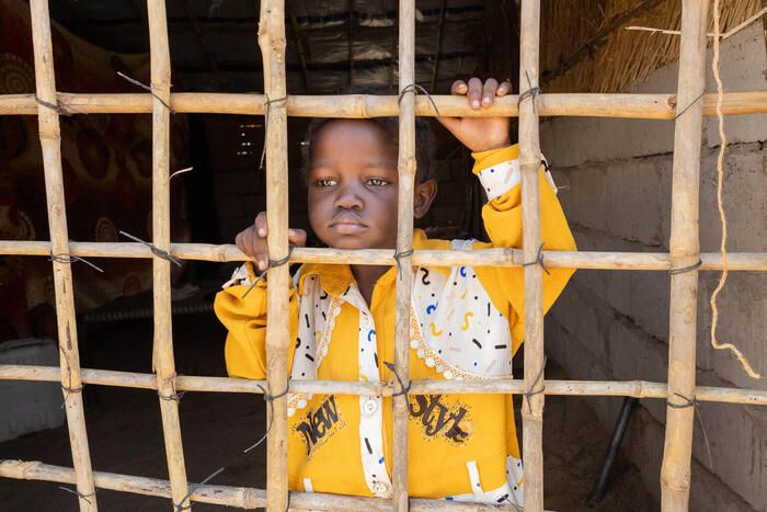 reliefweb's tweet photo. INGOs @DRC_ngo, @CAREGlobal, @RESCUEorg, @NRC_Norway, and @mercycorps urge world leaders to take concrete action to end the conflict in #Sudan after two years of war, as half of population faces severe hunger.  

Read their joint statement now: https://t.co/w5d0jhDkIo 

📷:UNICEF https://t.co/sPStcAF9Ld