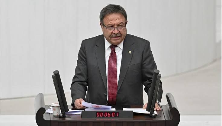 İYİ Parti Ankara Milletvekili Yüksel Arslan:

“Siyasetçi, gazeteci, öğrenci, sade vatandaş... İktidara karşı sesini yükselten kim varsa yargı sopasıyla hizaya getiremezsiniz.

AKP iktidarının, hukuku siyasetin emrine veren uygulamaları ülkemizi geri dönüşü olmayan bir çıkmaza