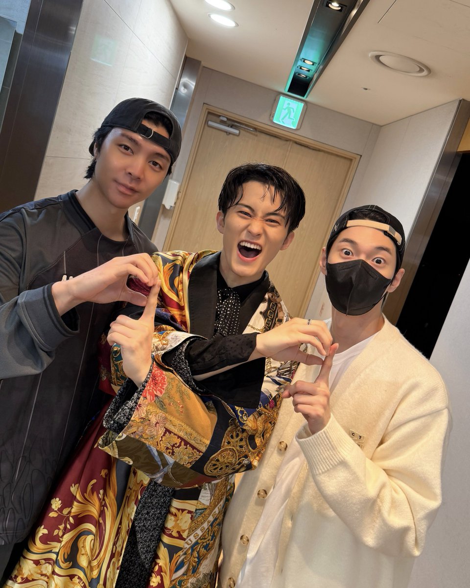 NCTsmtown's tweet photo. with #JOHNNY #DOYOUNG 

#MARK #마크 #MARK_1999
#NCT #NCT127 #NCTDREAM https://t.co/3UTpTI8caS
