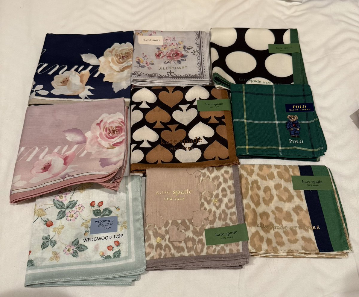 ผ้าเช็ดหน้า viveinne Westwood , Jill Stuard , Kate Spade ค่ะ 

พันคอ โพกผมได้ค่ะ