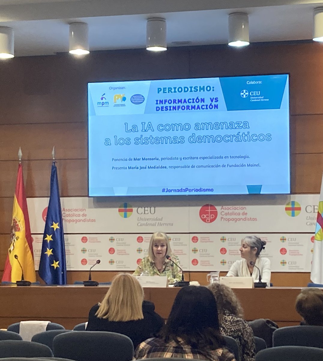 Muy interesante la intervención de Mar Monsoriu  sobre “La IA como amenaza a los
sistemas democráticos” #JornadaPeriodismo
