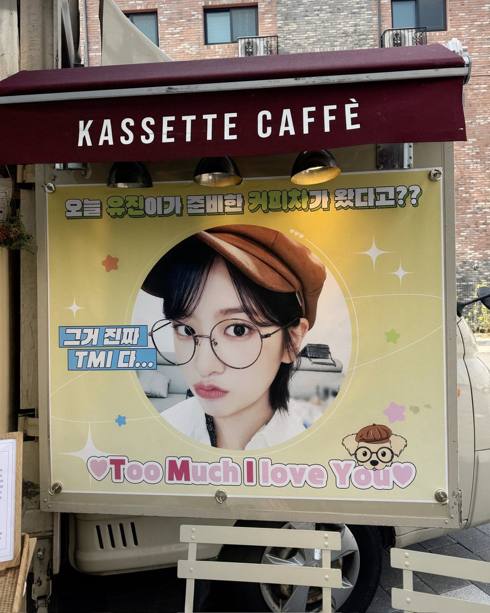 team_popo_YJ's tweet photo. 𝟮𝟱𝟬𝟰𝟭𝟬 𝗖𝗿𝗶𝗺𝗲 𝗦𝗰𝗲𝗻𝗲 𝗭𝗲𝗿𝗼 𝗦𝘂𝗽𝗽𝗼𝗿𝘁 🕵🏻‍♀️🔎

아침 일찍부터 열심히 촬영 중인 유진이와 <크라임씬 제로>팀에게 작게나마 힘이 되길 바라며 입이 즐겁고 든든하게 드실 수 있도록 다양한 간식들이 담긴 커피차 서포트를 진행했습니다 (ღˇᴗˇ)

#아이브 #안유진 #IVE #ANYUJIN https://t.co/hBDkkVIdw4