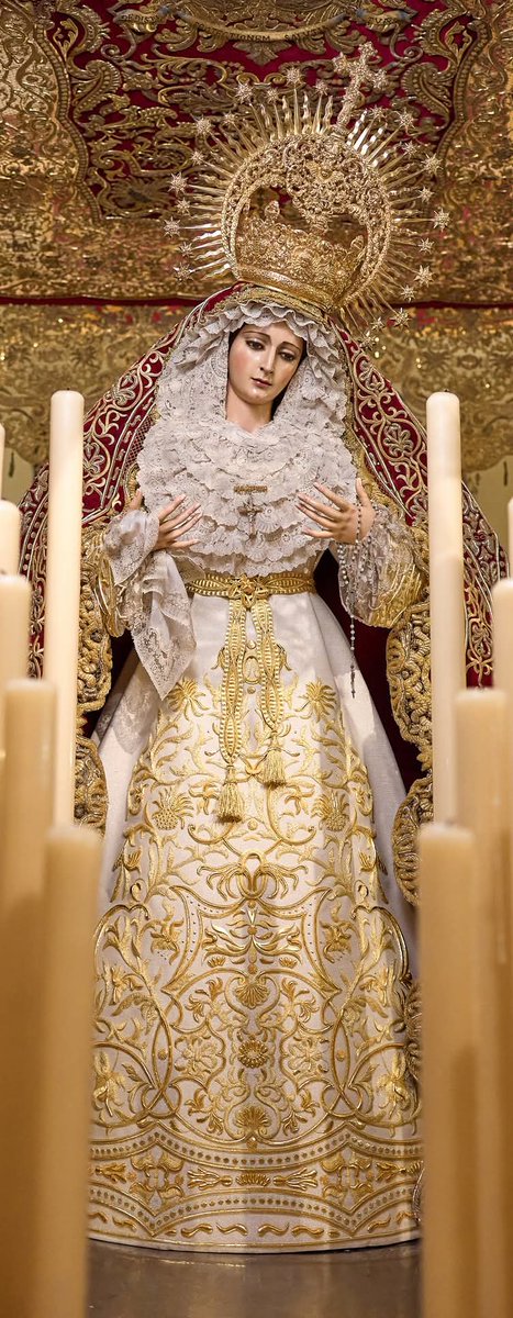 jsanchezdlreyes's tweet photo. Este año, las Dolorosas trianeras visten sayas fruto de mi trabajo de diseño o reconstrucción; lo mejor que puedo ofrecerles. Me falta la Virgen ante la que fuí bautizado; La  O, pero estamos con la túnica de su Nazareno que es otro gran trabajo que casi que vale por tres sayas.. https://t.co/8m1eS0yftr