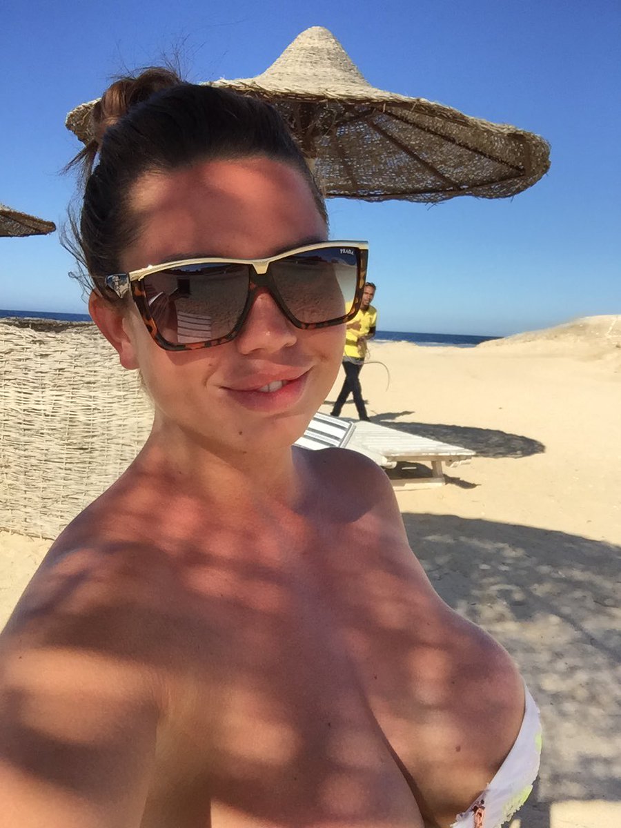Do u miss summer too??🥵 

onlyfans.com/chloelamour