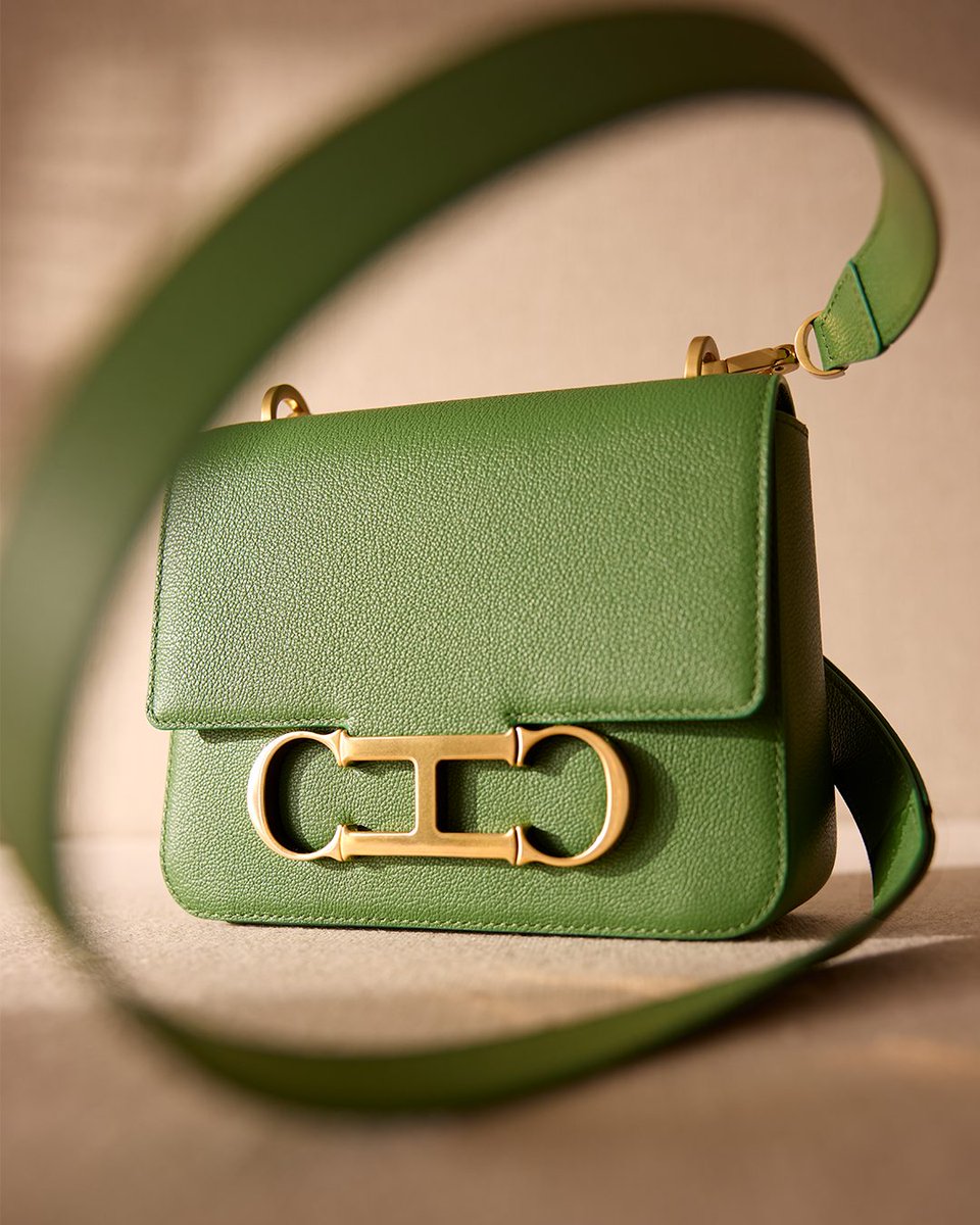 HouseofHerrera's tweet photo. #CHInitialsInsignia brings the infusion of seasonal energy that you were looking for. Joyful colors and endless craft in exclusive leather.
#CHInsignia #CHCarolinaHerrera https://t.co/K1i4uF5CIM