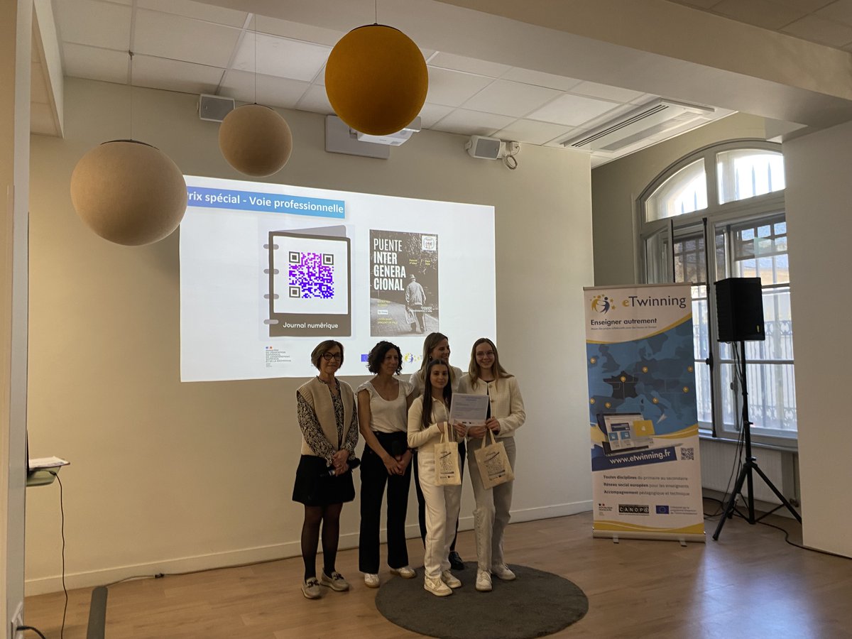 RANouvAquitaine's tweet photo. 👏Félicitations aux 2 lauréats de @RANouvAquitaine du concours national eTwinning 

🏅lycée Saint Vincent de Paul @AcBordeaux lauréat du prix Voie Pro 
🏅lycée Eugène Jamot d'Aubusson @aclimoges lauréat du prix premier projet niveau lycée 
Bravo aux élèves et leurs enseignants ! https://t.co/XbuuN3YFf1