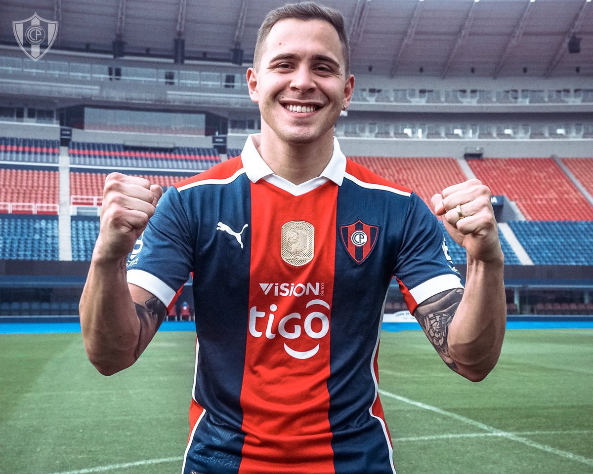 cuenta_sc's tweet photo. @PauloSi15735311 @ilexpy_ @OC_Libertadores El brasileño más lindo y el más blanco //  el paraguayo mas feo https://t.co/VSwYQlmkdX