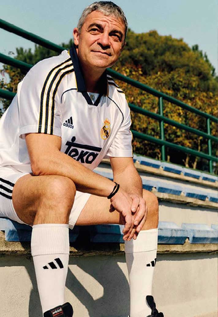 mirondo9's tweet photo. Adidas y el #RealMadrid han oficializado la reedición de esta gama de finales de los 90 https://t.co/g7LsDgcWQl