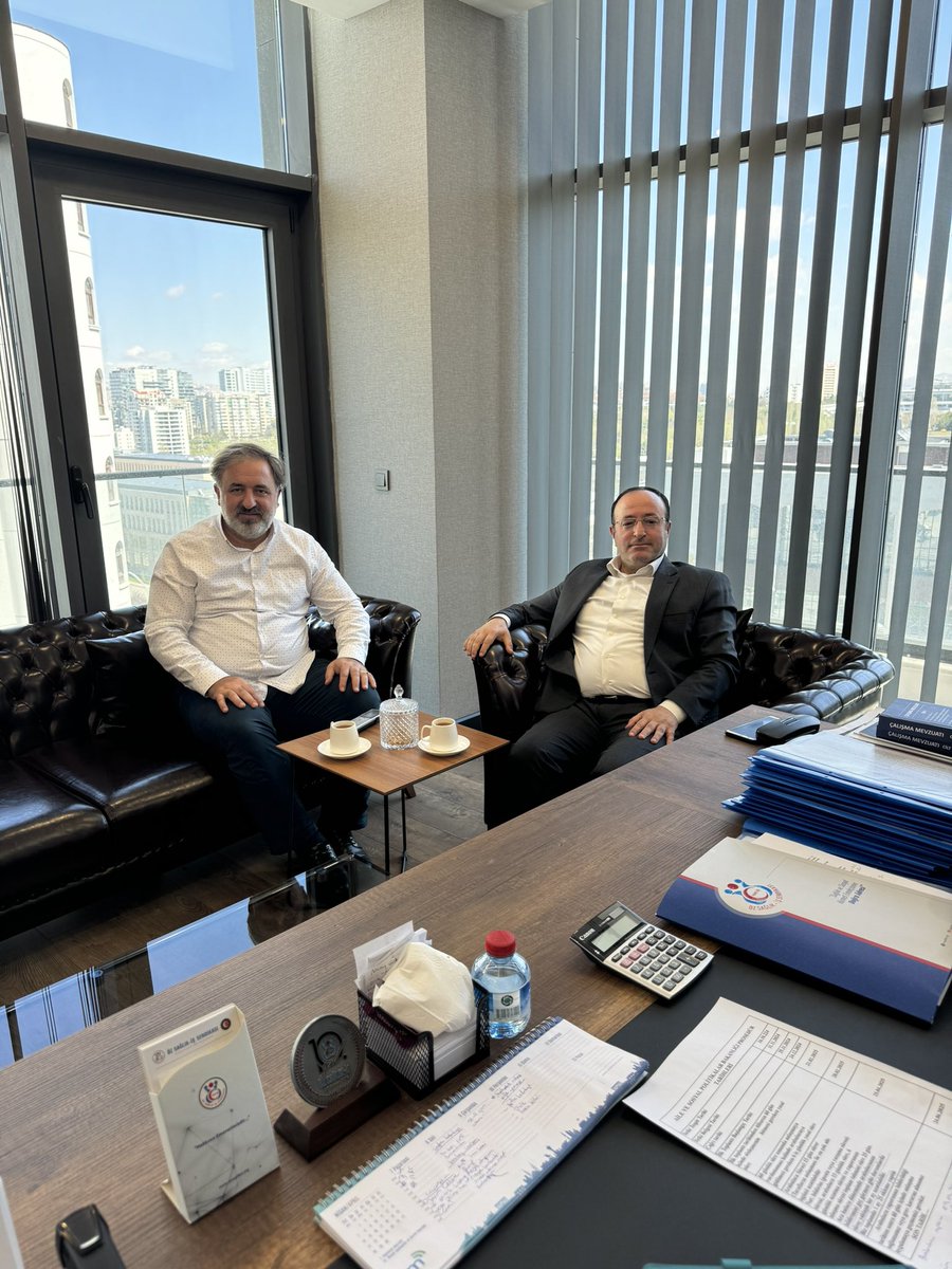 yahyabilgintr's tweet photo. Değerli Mahmut Çolak(Emekli SGK Başmüfettişi
Yazar / Eğitmen / Uzman / Danışman, Sosyal Güvenlik ve Çalışma Hayatı) üstadıma sendikamızı ziyaretlerinden ve hoş sohbetten dolayı teşekkür ederim https://t.co/6Nqu1AiKXH