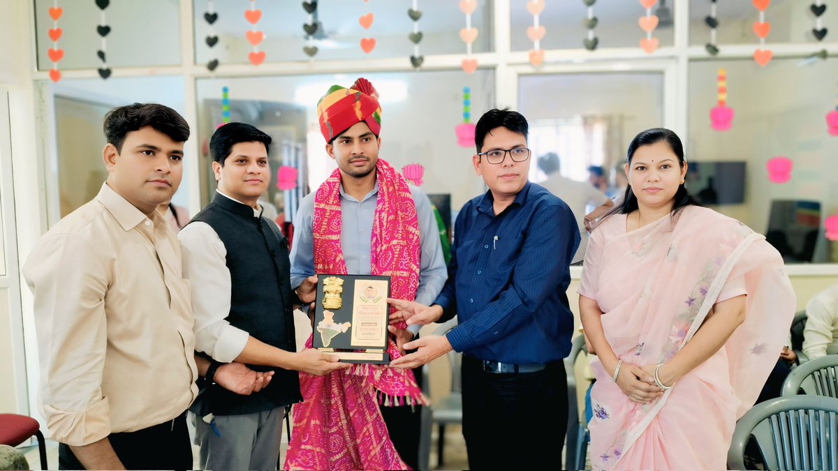 हौसला मत हार गिरकर !
ऐ मेरे दोस्त !!
अगर दर्द यहां मिला है |
तो दवा भी यही  मिलेगी ||

निशुल्क चिकित्सा शिविर मीणा पालड़ी जयपुर 
सभी डॉक्टर्स ओर सभी सीनियरस को धन्यवाद 
<a href="/DrPremBairwa/">Dr Prem Chand Bairwa</a>
<a href="/DrBLBairwa4/">Dr. B L Bairwa</a> 
#DrRakeshReswal