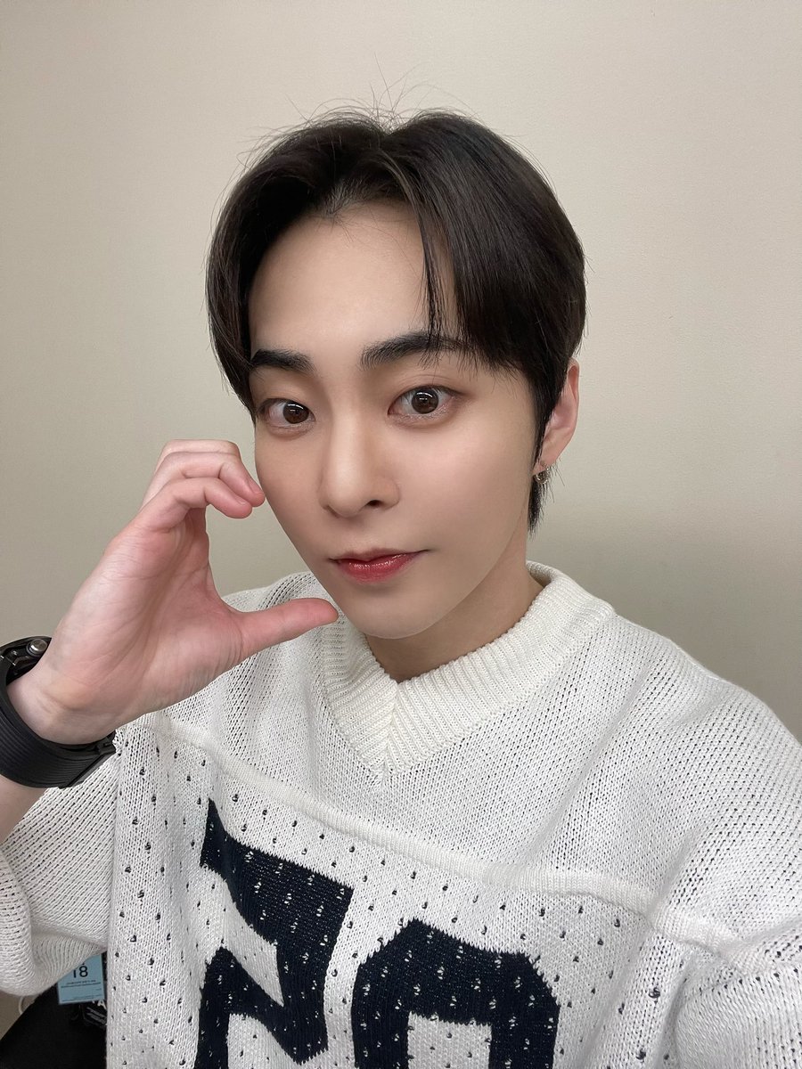 XIUMIN_INB100's tweet photo. 2025.04.10 Whoop Japan 
TOKYO Fan Sign Event 💙 

EXO-L!! 도쿄에서 만나서 너무 반가웠어요!! 
내일 공연에서 또 만나요💙

#시우민 #XIUMIN #InterviewX #WHEE https://t.co/UzVz6cuUR5