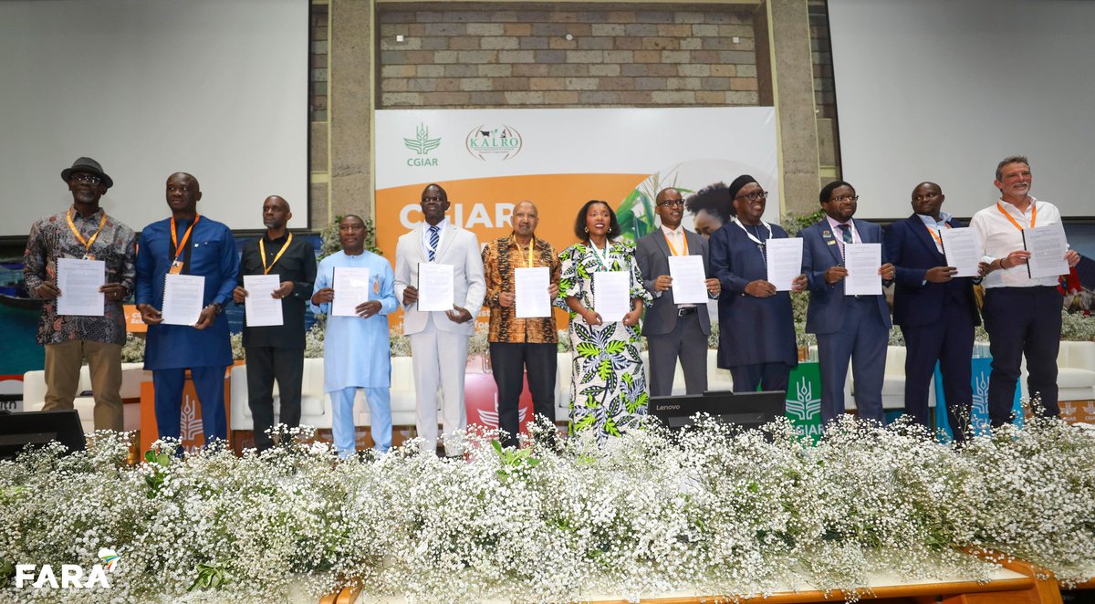 CORAFNews's tweet photo. Un grand pas pour l’innovation agricole en Afrique
Lors de la #CGIARScienceWeek, le #CORAF, #FARA, #ASARECA et #AFAAS ont signé un partenariat stratégique avec le @CGIAR pour accélérer la transformation numérique de l’agriculture et renforcer l’écosystème des connaissances. https://t.co/Uqw1QkRBZ1