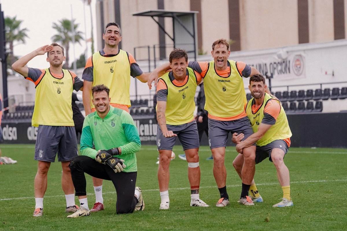 ADCeuta_FC's tweet photo. 🏆 ¡Equipo ganador! 🙌

#SiempreADCeutaFC ⚪️⚫️ https://t.co/9R0qzFzgNb