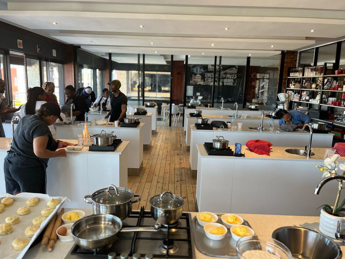 GLM_online's tweet photo. We are here at Breadbox bakery.. This is amazing. Baking experience from the scratch 😁💃

#MzansiOnAPlate #UberxBreadboxBakery https://t.co/qTbVYGNrFh