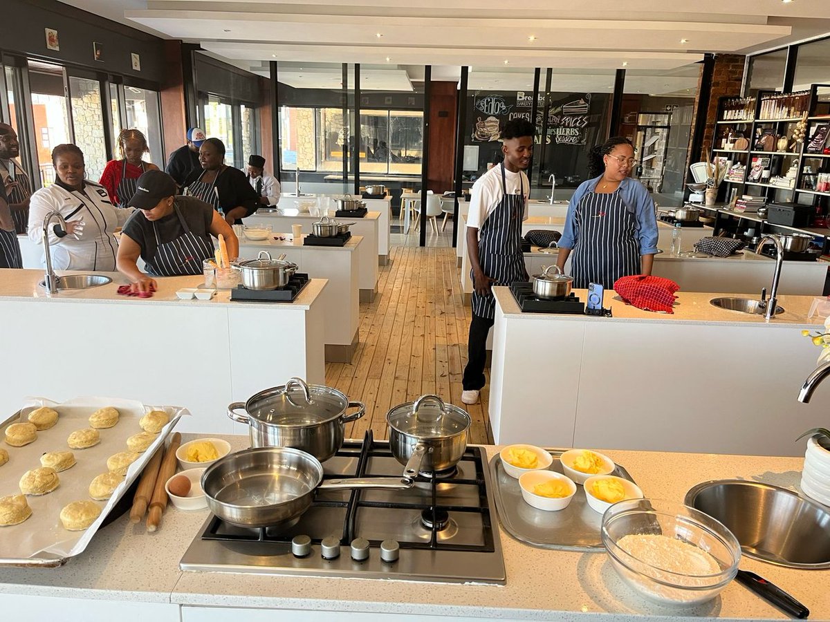 GLM_online's tweet photo. We are here at Breadbox bakery.. This is amazing. Baking experience from the scratch 😁💃

#MzansiOnAPlate #UberxBreadboxBakery https://t.co/qTbVYGNrFh