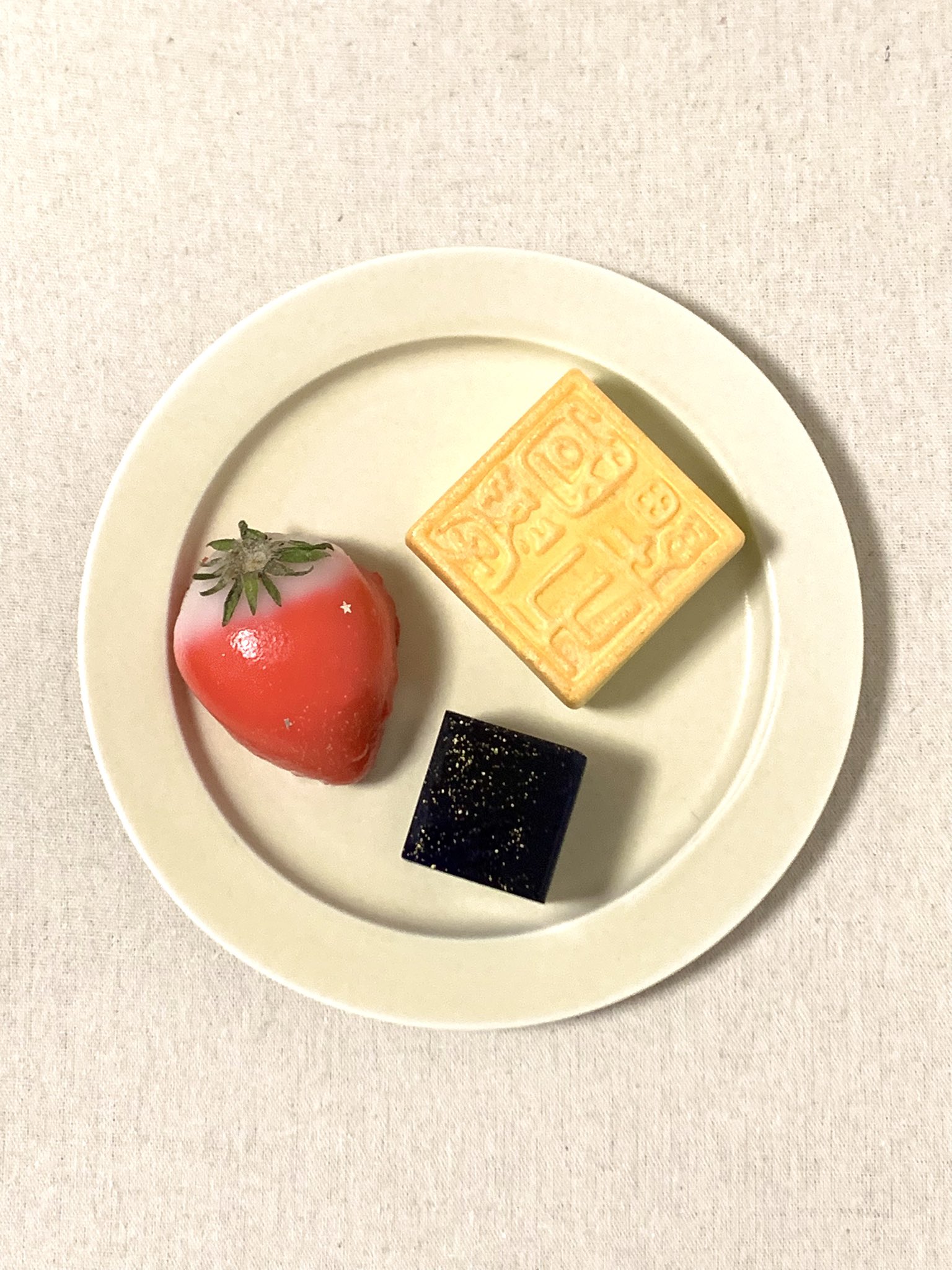 苺の形のいちご大福『ルビーのいちご』の吉岡製菓official 苺の形のいちご大福『ルビーのいちご』の吉岡製菓official