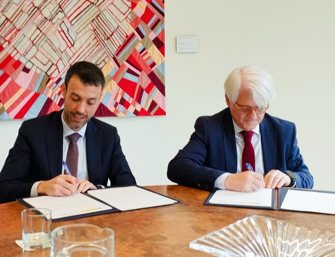 AbogaciayDDHH's tweet photo. 🤝 La Abogacía Española y @MAECgob renuevan su compromiso para seguir ofreciendo asesoría jurídica a mujeres españolas víctimas de violencia de género en el extranjero.

📄 Más de 50 casos atendidos gracias al convenio, que se prorroga 4 años más.

https://t.co/dYrYQHgS8E https://t.co/CpUV48Xdl7