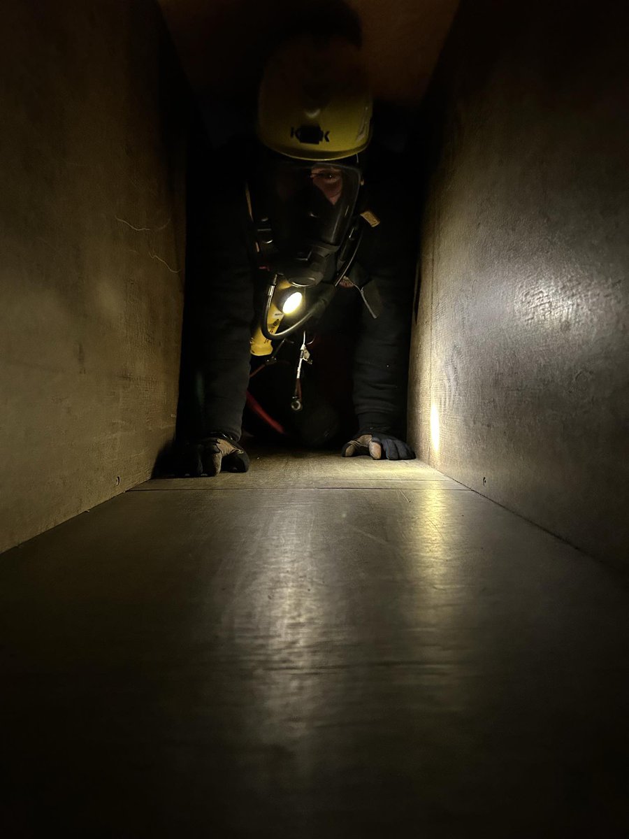 hfxfirefighters's tweet image. Week 3 of the Technical Rescue course focused on confined space — some of the toughest, most dangerous scenarios @hfxfirefighters train for. These low-frequency, high-risk incidents require precision, teamwork, and preparation.

#hfxfirefighters #confinedspace #technicalrescue