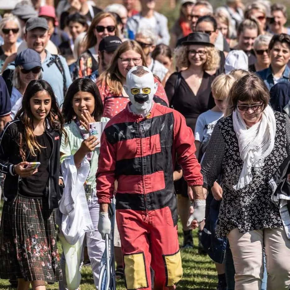 Auditori de Paiporta (@auditoripaiport) on Twitter photo 📆 Dissabte 12 d'abril
🕕 12.00 h 📌 Pl. Església de St. Jordi
🕖 19.00 h 📌 C/ 1er de maig amb C/ La Font
🤡 Espectacle Itinerant
AMI-GO! de <a href="/Murmuyo1/">Murmuyo</a>
#AuditoriPaiporta #CulturaPaiporta #Paiporta 📆 Dissabte 12 d'abril
🕕 12.00 h 📌 Pl. Església de St. Jordi
🕖 19.00 h 📌 C/ 1er de maig amb C/ La Font
🤡 Espectacle Itinerant
AMI-GO! de <a href="/Murmuyo1/">Murmuyo</a>
#AuditoriPaiporta #CulturaPaiporta #Paiporta