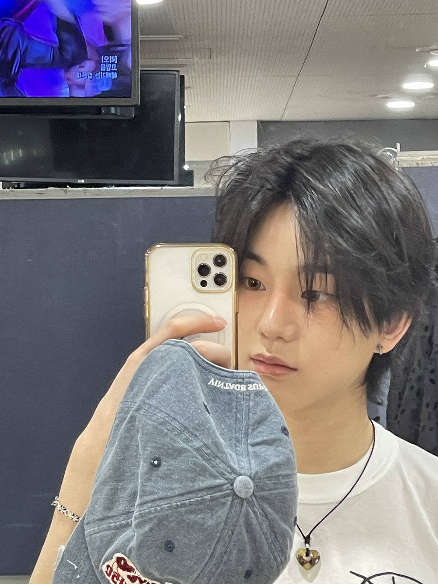 TNX_twt's tweet photo. 엠카 완👍

#TNX
#장현수 #HYUNSOO https://t.co/LviNQwEmDk