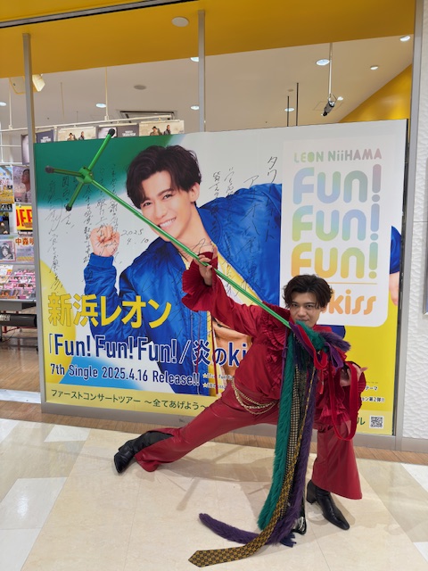 新浜レオン】② お店の入口にある大型看板に 素敵なメッセージとサイン