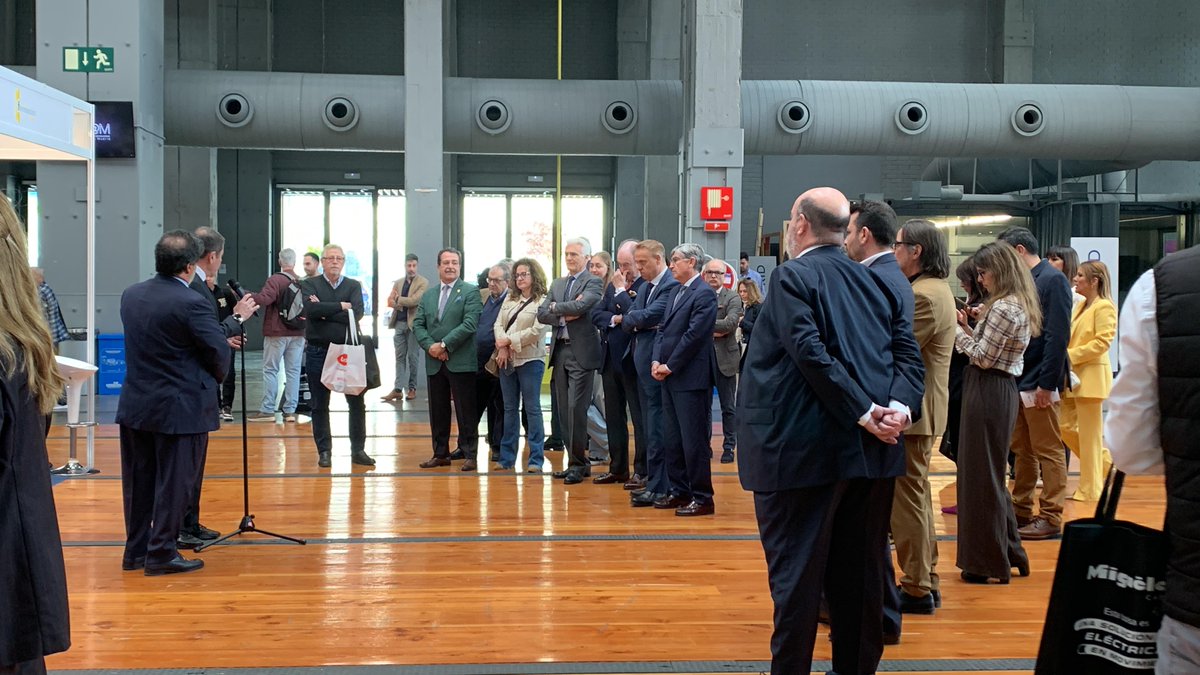 Eficam's tweet photo. Gerardo Cuerva, presidente de @cepyme_ inauguró la novena edición de @Eficam que se celebra hoy hasta las 19h en @LaNaveMadrid https://t.co/UWw0TrToAy