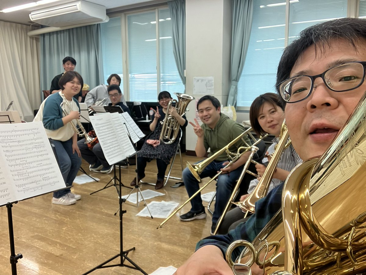 定期演奏会に向けて着々とリハーサルを重ねて
います🎺

本日は八重奏のリハーサル。
分厚いサウンドがクセになりそうです😆
