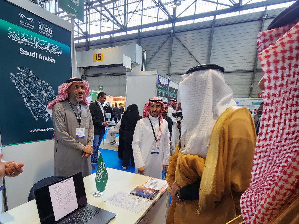 iu_edu's tweet photo. تواصل #الجامعة_الإسلامية مشاركتها في #معرض_جنيف_الدولي_للاختراعات بنسخته الـ(50)، من خلال ابتكار د. حسام الحربي: "مولد الشحنات الكهربائية لتطبيقات الجهد العالي ذات الطاقة المنخفضة".
وشهد الجناح زيارة وكيل ⁧#وزارة_التعليم⁩ للتعاون الدولي د. ناصر العقيلي، إلى جانب عدد من القيادات وزوار المعرض.

 #تنافس_العالم
#الاختراعات_السعودية
#inventionsGeneva