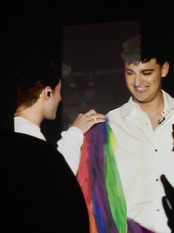 fireproofcv's tweet image. es su primer amor, su primera vez enamorandose