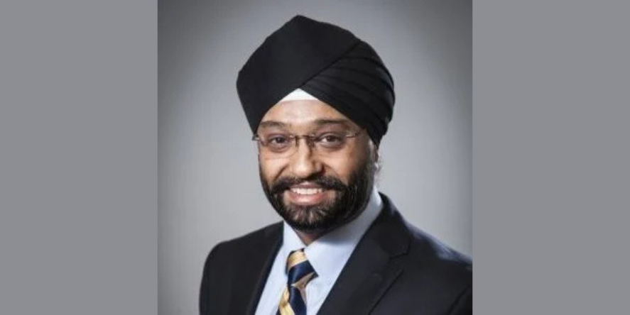 ibmag_magazine's tweet photo. Invest Bank has announced the appointment of Narinder Auluck to the newly created position of Chief Technology Officer.
https://t.co/mIV8BSVpU4
#intlbm #Investbank #appointment #ChiefTechnologyOfficer #digital #financialsolutions #leadership #uae https://t.co/b7T8hNeMx2