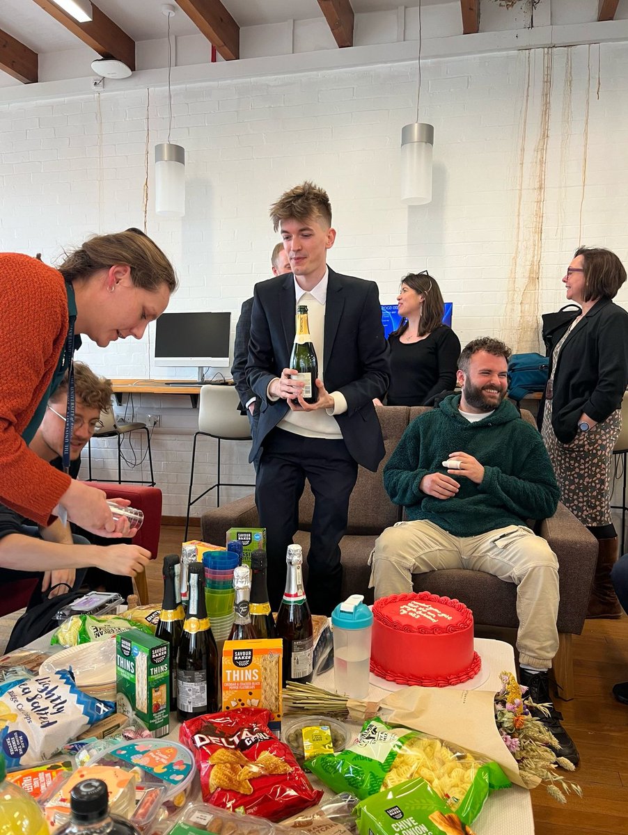 Wallace_Lab's tweet image. Huge congratulations to our newest Dr Connor Trotter! We are so proud.
Thank you to examiners Dr Katherine Duncan and @lehorsfall
@MicrobeBoy @SBSatEd